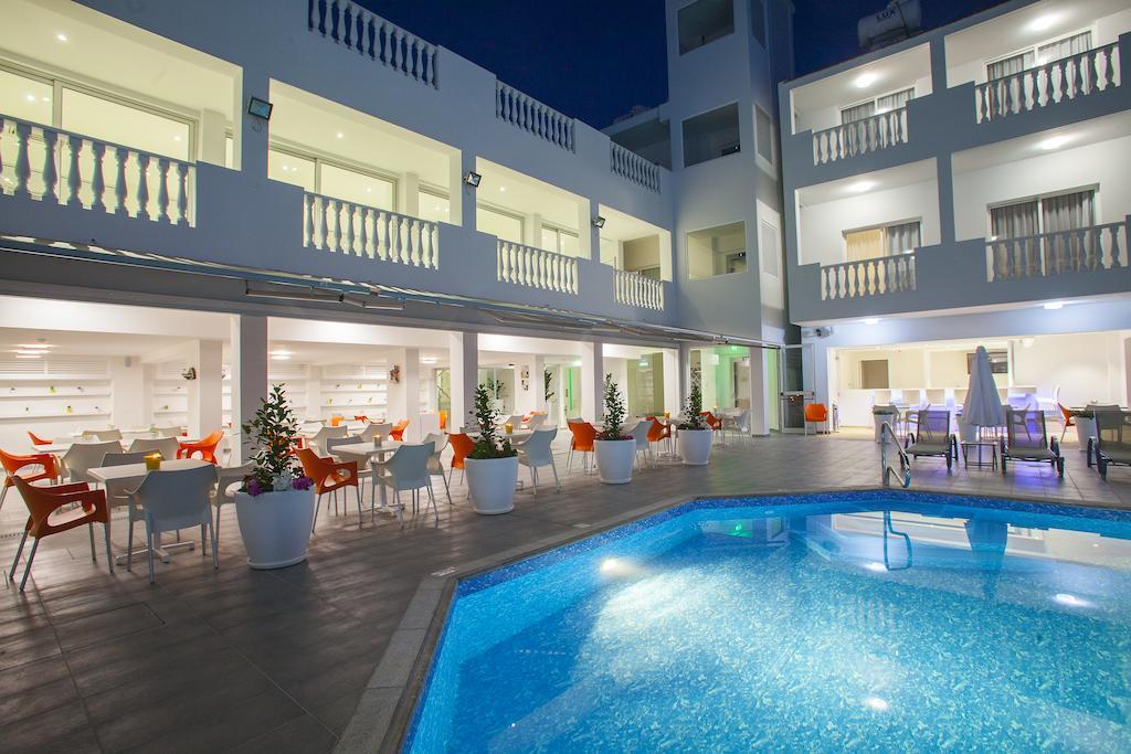 普林斯萨维拉公寓式酒店 Paphos 外观 照片