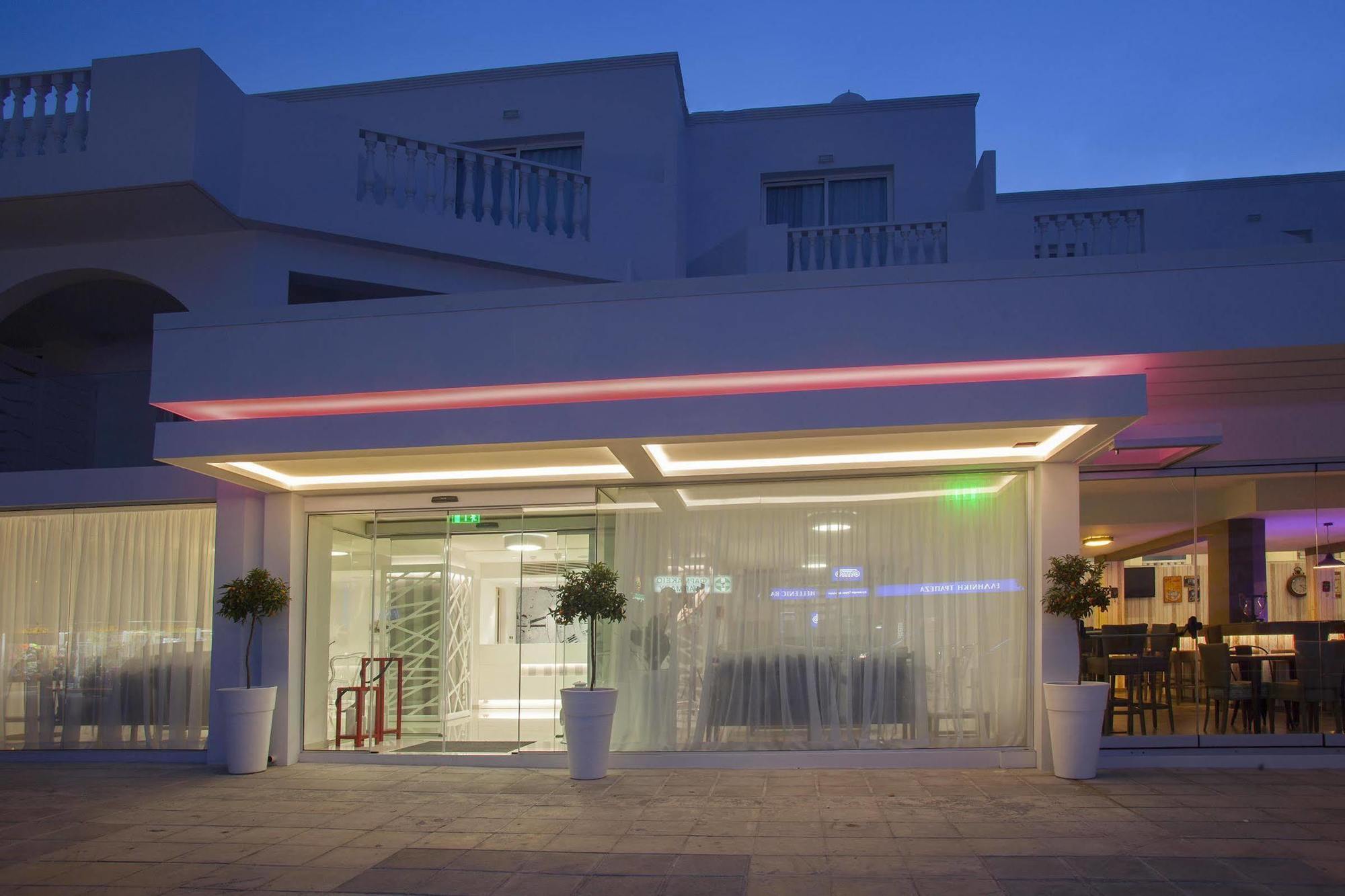 普林斯萨维拉公寓式酒店 Paphos 外观 照片